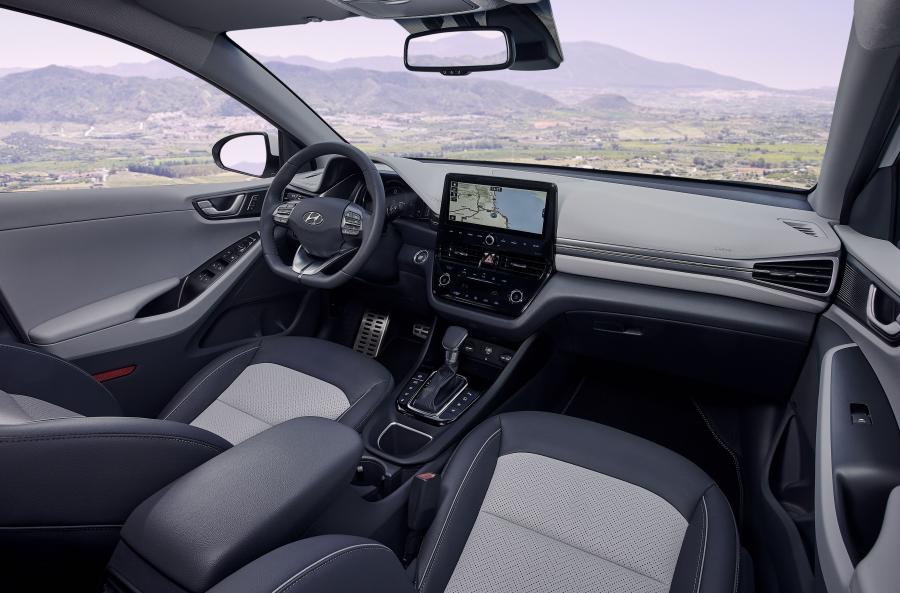 Торпедо Hyundai IONIQ hybrid (AE) 2019 года  (WW) (фото 4 из 42)